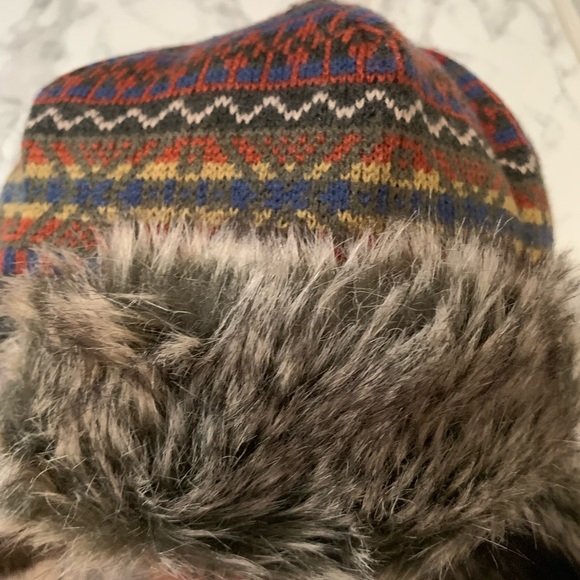 Snow hat with faux fur trim- Urban chic - Picture 6 of 6